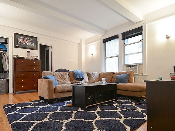4th image of 200 W 70th St APT 12A
