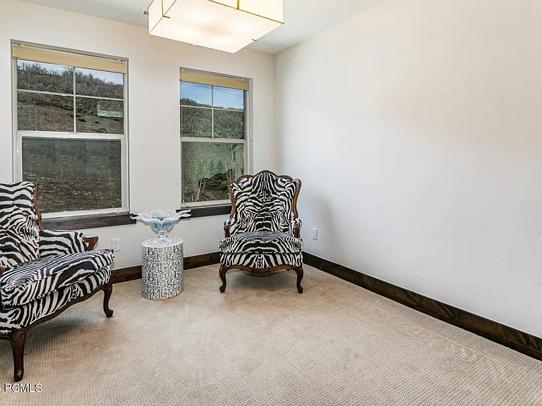 1018 W Abigail Dr — Photo 15
