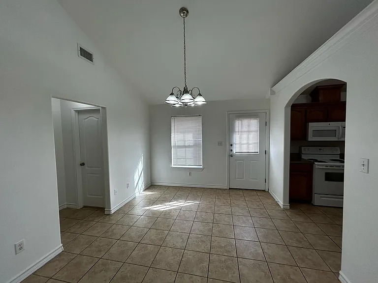 2101 Bahamas Dr #2 — Photo 3