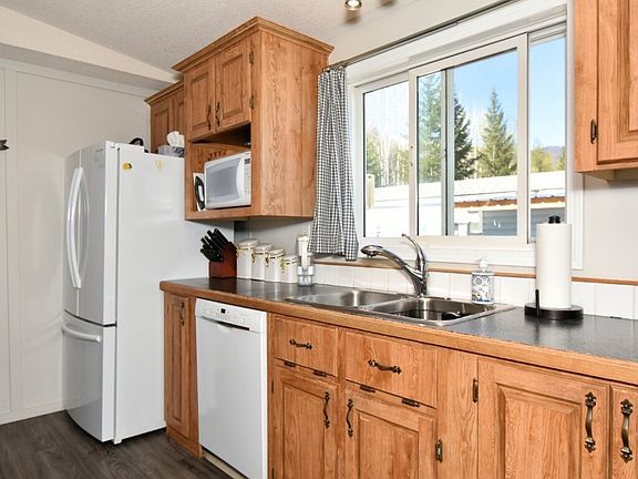 4th image of 1420 Trans Canada Hwy Unit 8