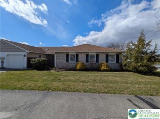 5694 Burning Tree Ln, Macungie, PA 18062