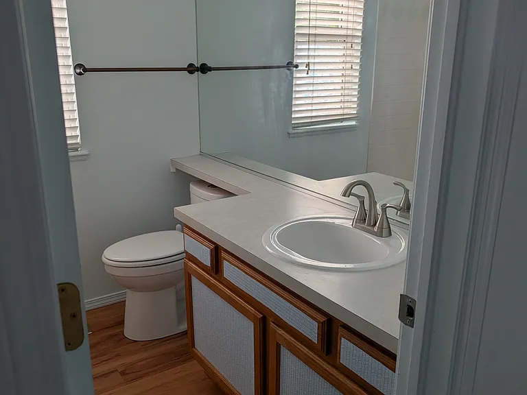 bathroom with tub/shower
