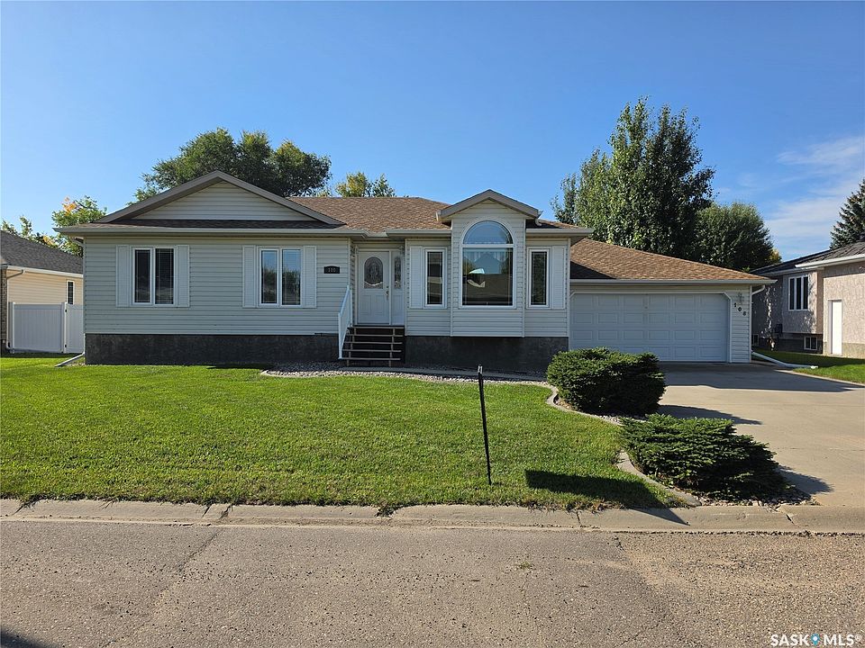 1st image of 108 9th Avenue W