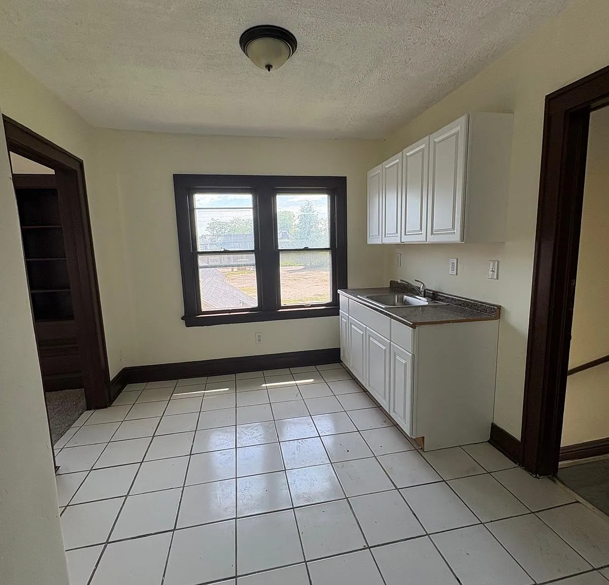 2 bed, 1000 sqft, $1,000 — Photo 2