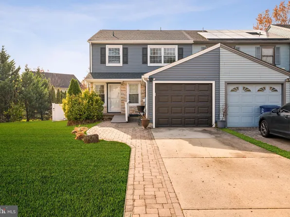 18 Southgate Dr, Mount Laurel, NJ 08054