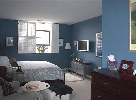 Oversized master bedroom (2)