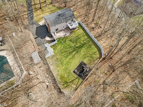 4th image of 51 Brookwood Rd