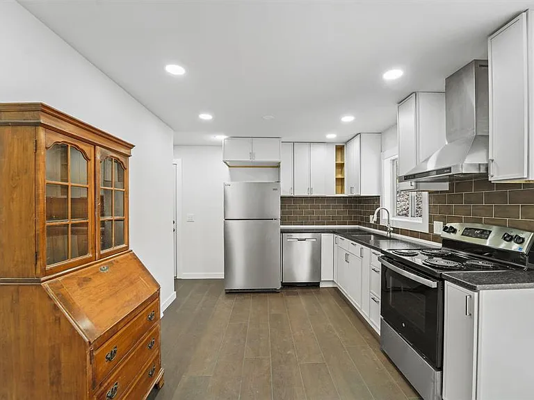 110 Mill St — Photo 3