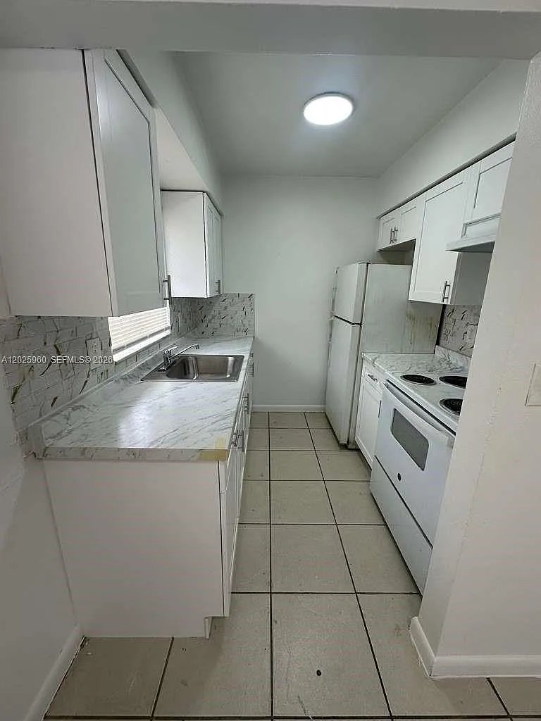 2 bed, 1.0 bath, 3570 sqft, $1,600 — Photo 1