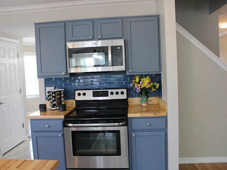 Oven Range and Overhead Microwave