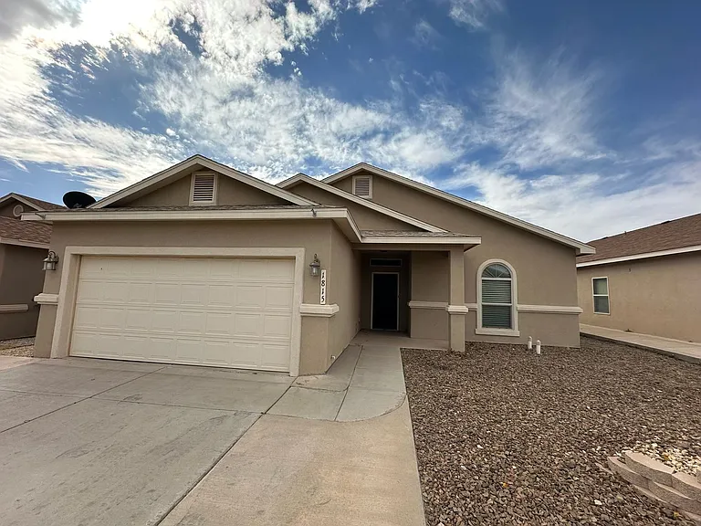 1815 Amber Dr — Photo 1
