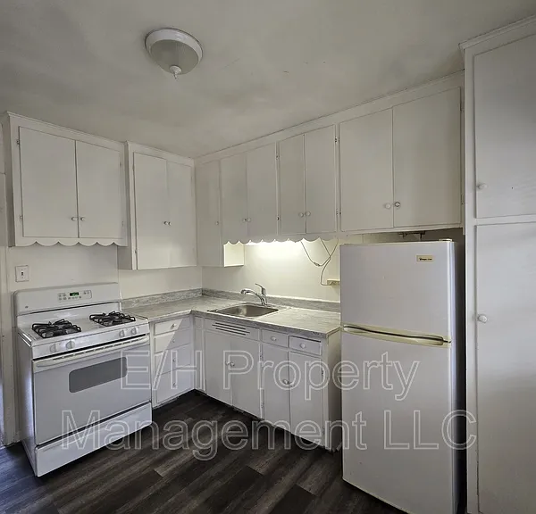 528 S Glendale St — Photo 6