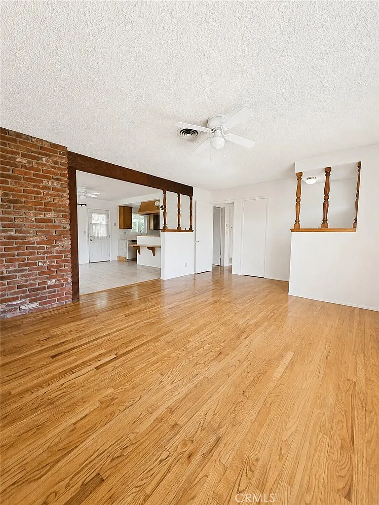 3 bed, 1308 sqft, $3,700 — Photo 4