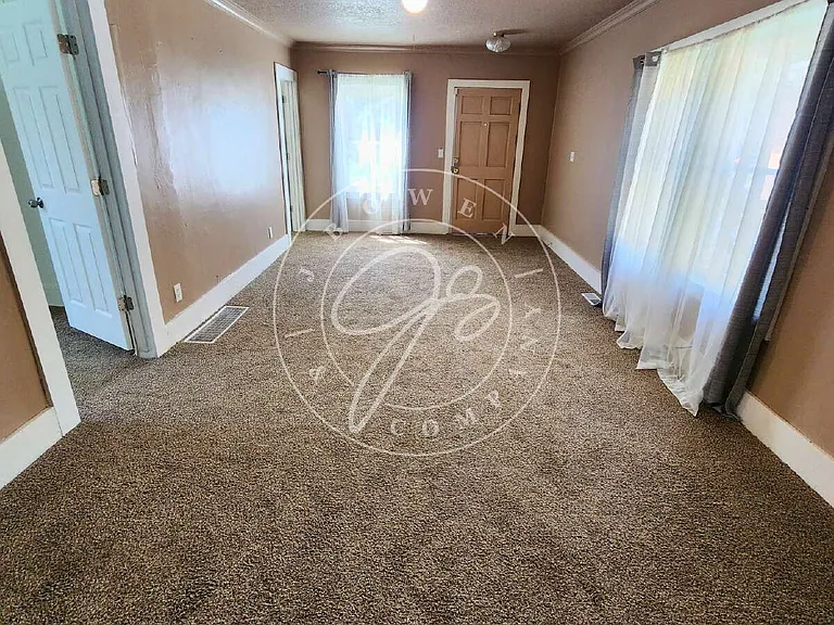 537 Maumee Ave — Photo 4
