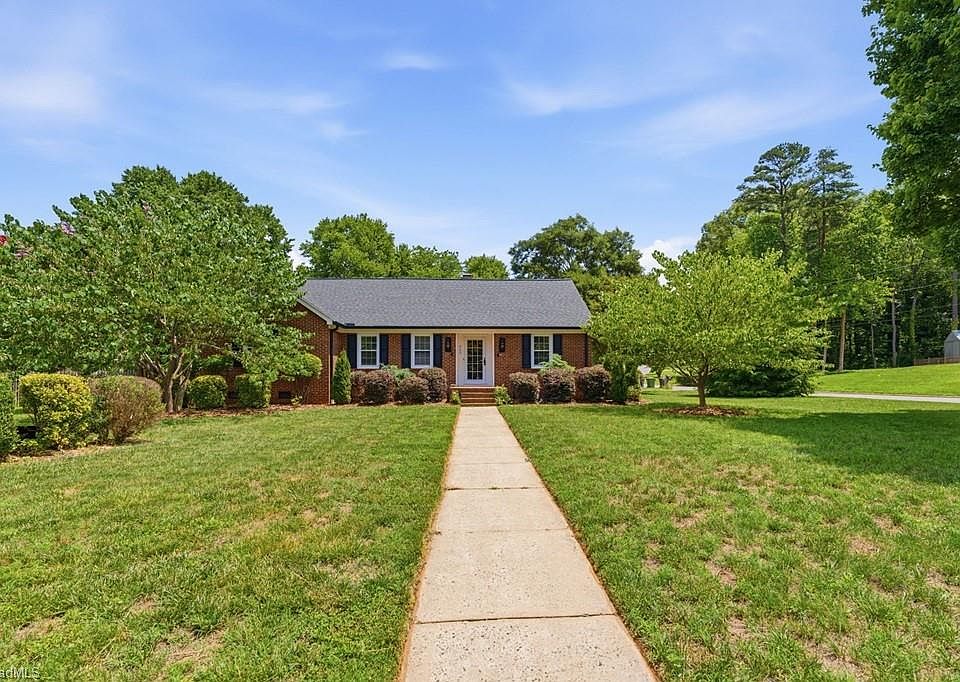 1st image of 925 Branchwood Dr