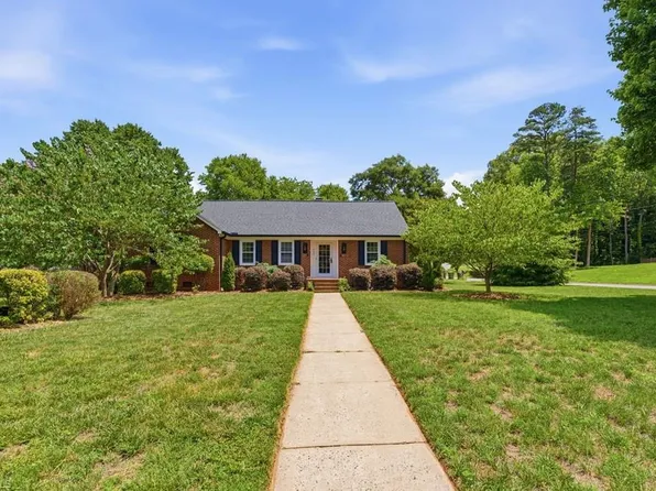 925 Branchwood Dr, Kernersville, NC 27284