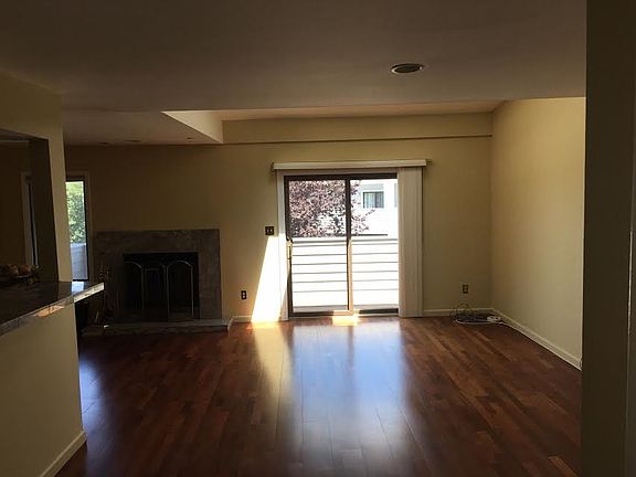 2nd image of 737 Mainsail Ln #737