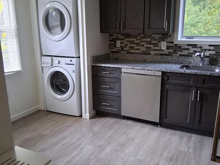 Kitchen with washer/dryer