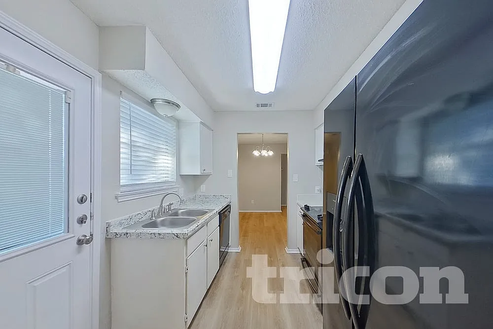 4805 Sugar Tree Court Arlington TX — Photo 4