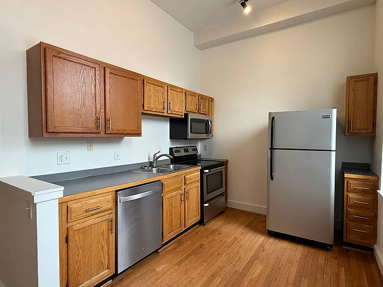 1414-16 Walnut St — Photo 7