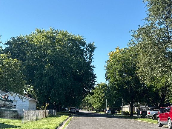 5th image of 704 N Ridge Ave