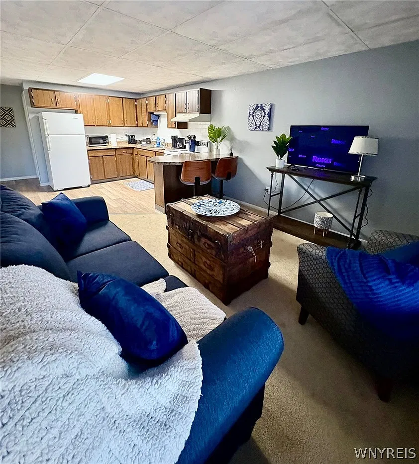 1 bed, 1.0 bath, 8949 sqft, $2,400 — Photo 2
