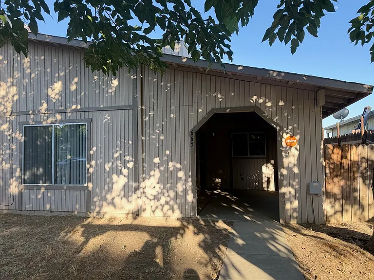 665 S Coalinga St — Photo 1