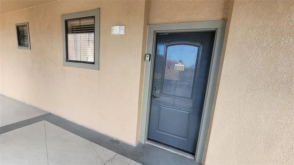 3 bed, 3.0 bath, 1217 sqft, $1,800 — Photo 1