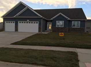 6150 Christie Ct, Davenport, IA 52807