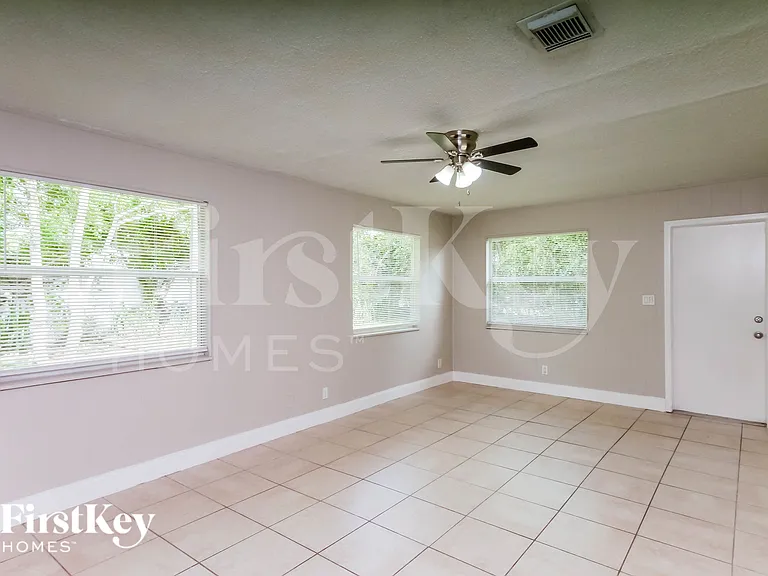 4531 NE 5th Ave — Photo 12
