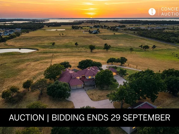 701 W Walcott St, Pilot Point, TX 76258
