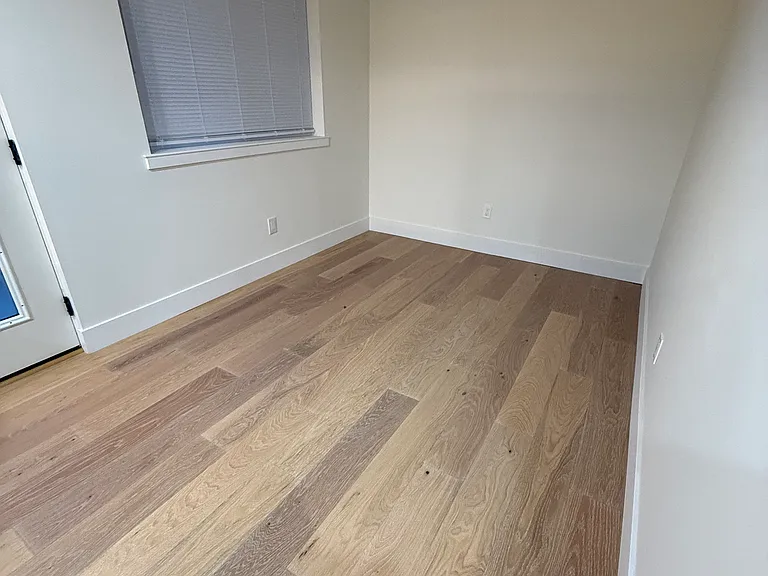 1372 Davis St — Photo 6