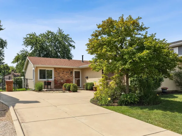 43 W Wrightwood Ave, Glendale Heights, IL 60139