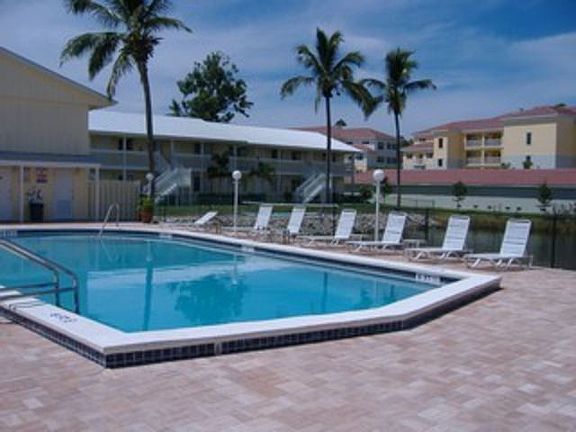3rd image of 4631 Bayshore Dr APT L7