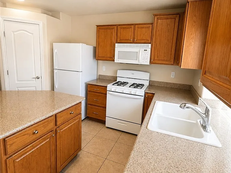 409 Orchid Oasis Ave — Photo 3