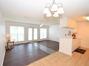 111 S Springview Dr — Photo 6