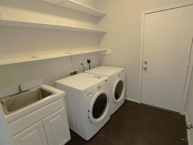 3327 Summerwood Ln — Photo 19