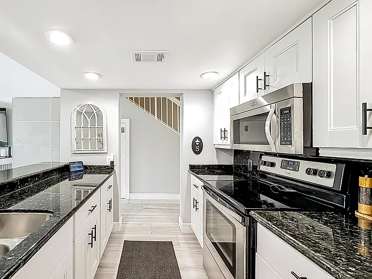 11313 NW 15th St — Photo 15