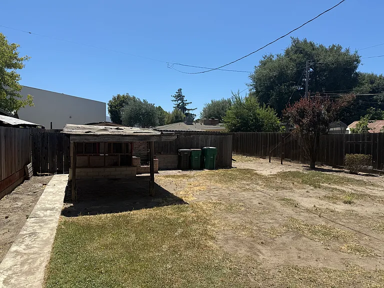 125 N San Lorenzo Ave — Photo 7