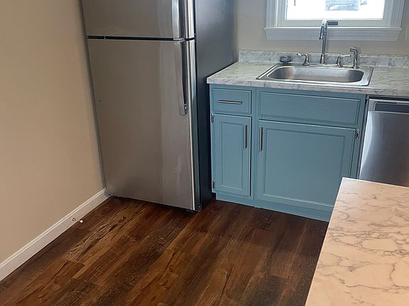 3rd image of 844 State St #35