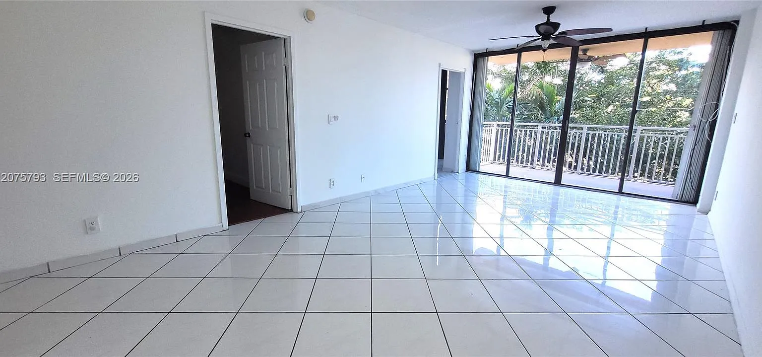 Waterside Towers Condo — Photo 3