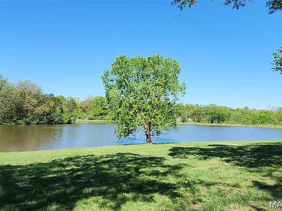 4th image of 8 Redbud Dr