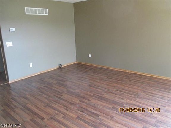 5th image of 46 Andrew Ct