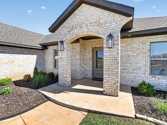 3rd image of 706 Sheryl Ln