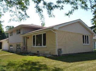 9201 Moody Ave, Oak Lawn, IL 60453
