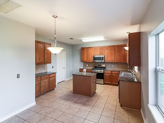 4th image of 20821 Silverbell Ln