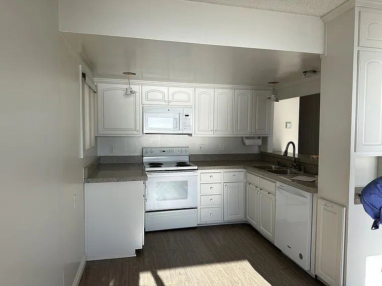 735 Esplanade #A — Photo 9