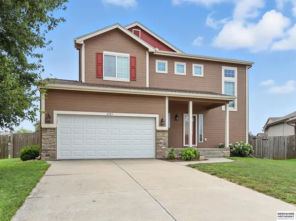 4503 Clearwater Dr, Papillion, NE 68133