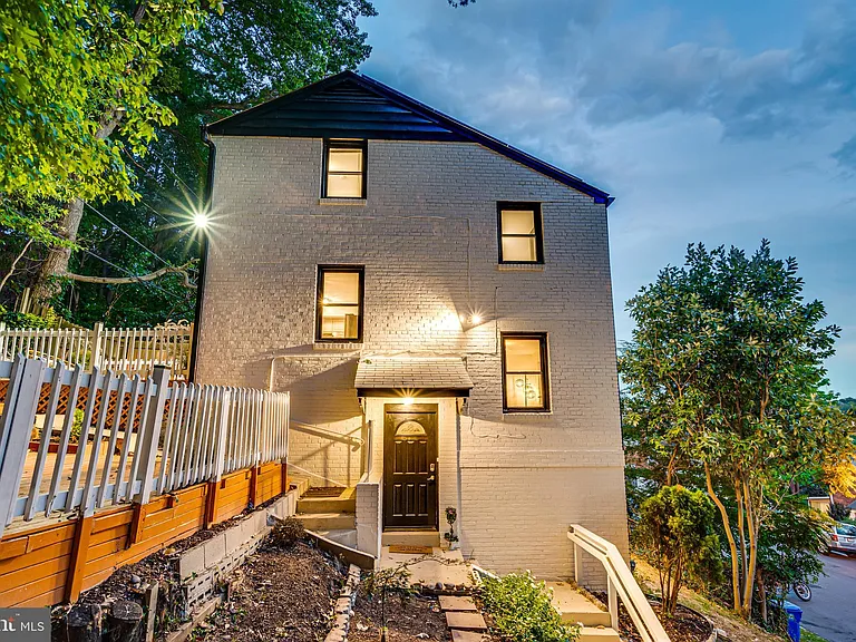 3731 Kemper Rd — Photo 8