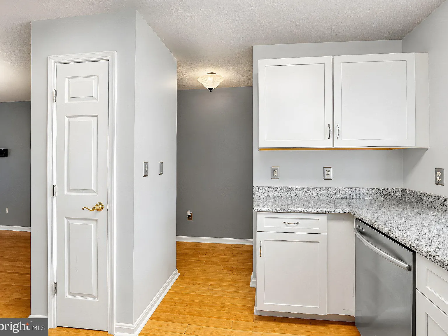 2 bed, 2.5 bath, 1936 sqft, $2,500 — Photo 3